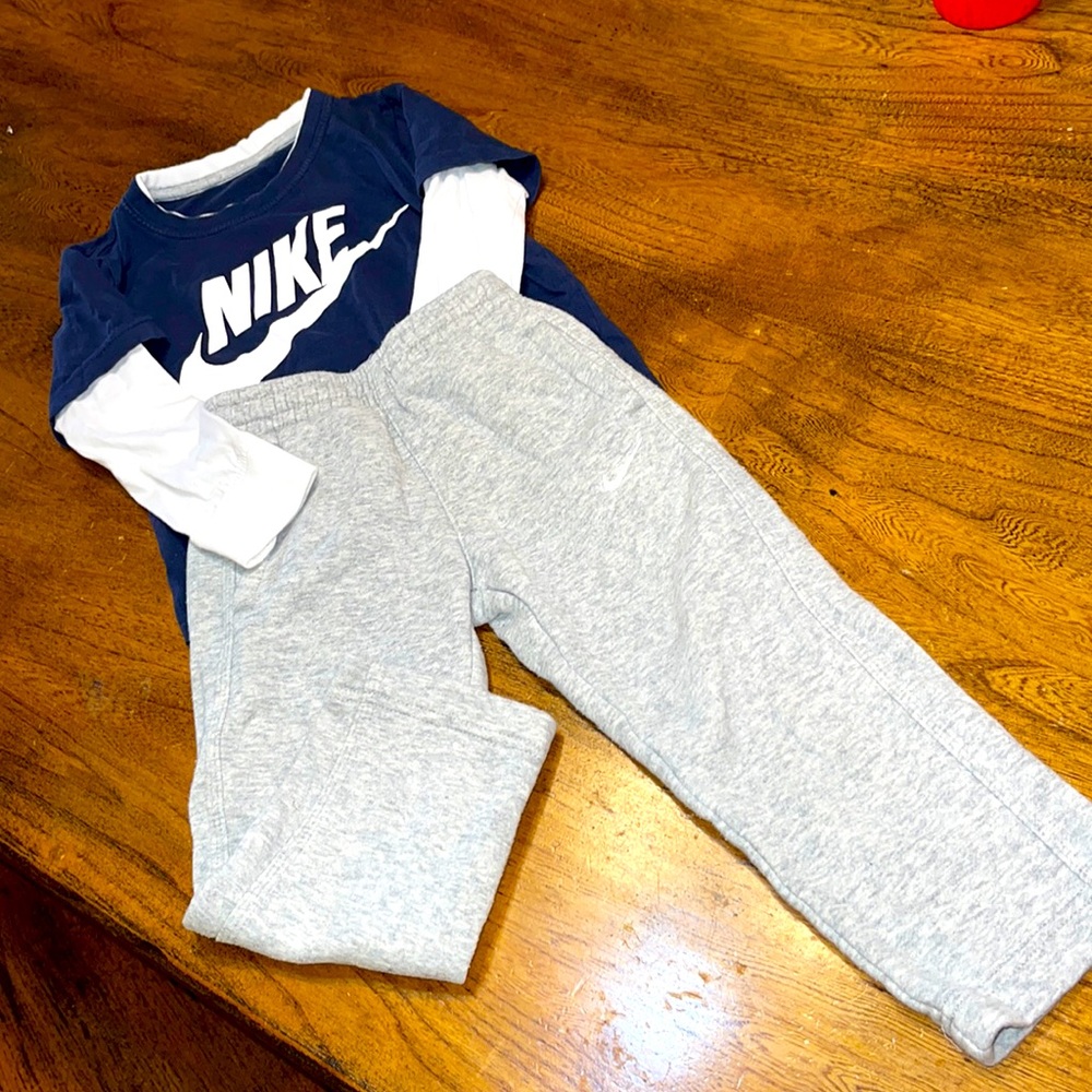 Nike cotton 3t set.